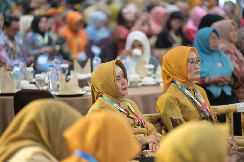 Ketua TP PKK Kota Makassar, Indira Yusuf Ismail, menghadiri Serahesan Istri Wali Kota se- Indonesia (Rasai Kota) Asosiasi Pemerintah Kota Seluruh Indonesia (APEKSI) 2023 yang dihelat di Kota Ternate pada 2-4 Oktober 2023i