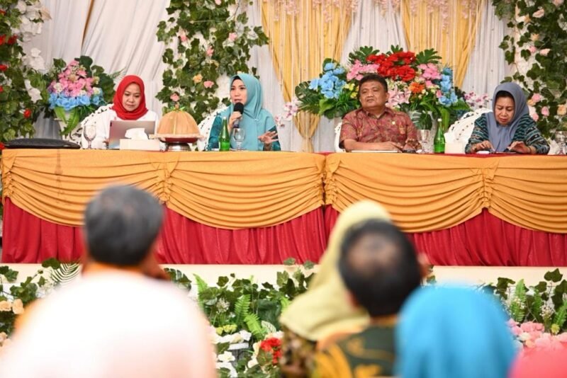 Pj Ketua TP PKK Sulsel, Sofha Marwah Bahtiar, memimpin langsung Rapat Koordinasi Sinergitas Program PKK Sulsel bersama OPD Lingkup Pemprov Sulsel, di Gedung Balai Kartini, Jumat, 6 Oktober 2023