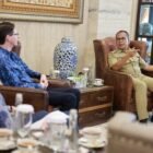Wali Kota Makassar, Danny Pomanto menerima audiensi Konjen Australia beserta rombongan di kediaman pribadinya, Jl Amirullah, Selasa, (17/10/2023)