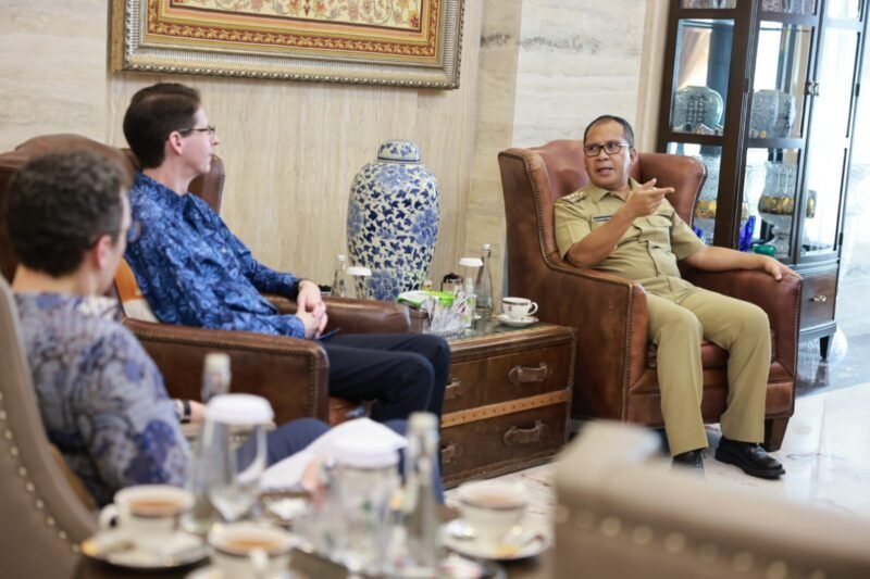Wali Kota Makassar, Danny Pomanto menerima audiensi Konjen Australia beserta rombongan di kediaman pribadinya, Jl Amirullah, Selasa, (17/10/2023)