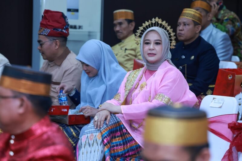 Wakil Wali Kota Makassar, Fatmawati Rusdi menghadiri Rapat Paripurna peringatan hari jadi Sulawesi Selatan ke 354 tahun, di Kantor DPRD Provinsi Sulsel, Kamis (19/10/2023)