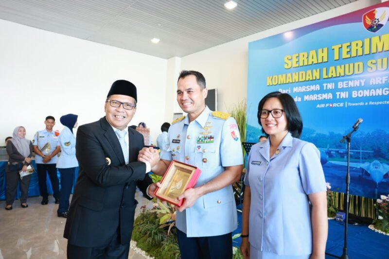 Wali Kota Makassar Danny Pomanto menghadiri serah terima jabatan Komandan Lanud Sultan Hasanuddin di Lanud Sultan Hasanuddin, Senin (23/10/2023)