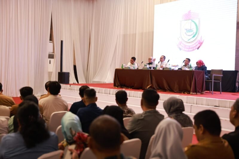 Wali Kota Makassar Danny Pomanto menggelar Rapat Koordinasi dengan SKPD Lingkup Kota Makassar dikediaman pribadinya Jalan Amirullah, (23/10/2023)