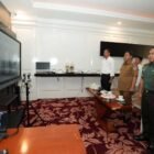 Pj Gubernur Sulsel, Bahtiar Baharuddin, mengikuti Launching Gerakan Pangan Murah (GPM) Serentak Se-Indonesia Dalam Rangka Hari Pangan Sedunia, yang dilaksanakan secara virtual, dari Baruga Lounge Kantor Gubernur, Senin, 16 Oktober 2023. Di Sulsel, GPM dilaksanakan di 36 titik, di 24 kabupaten/kota