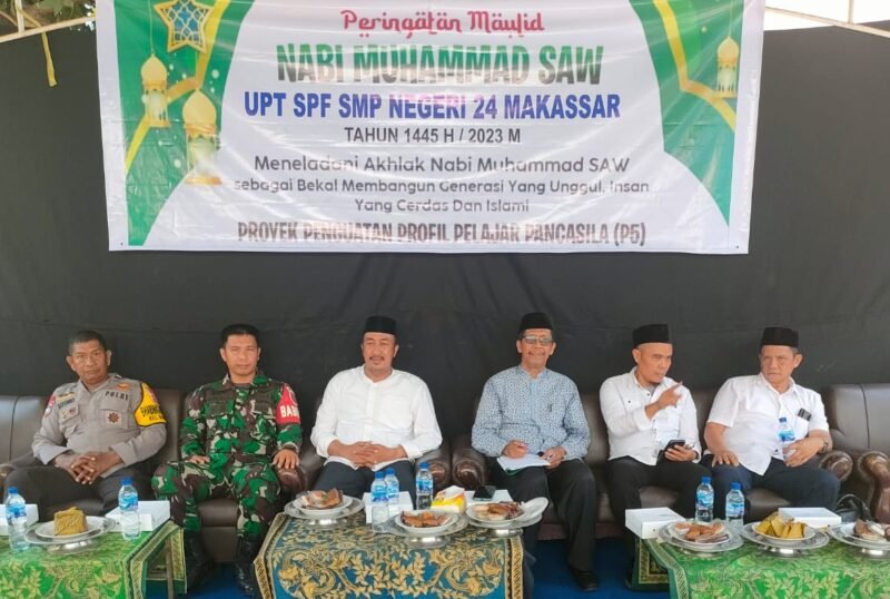 Kepsek UPT SPF SMP Negeri 24 Makassar, Muhammad Azhar Kadir bersama Penceramah agama, Al ustadz Drs.H. Syahril Malle.,M.Ag