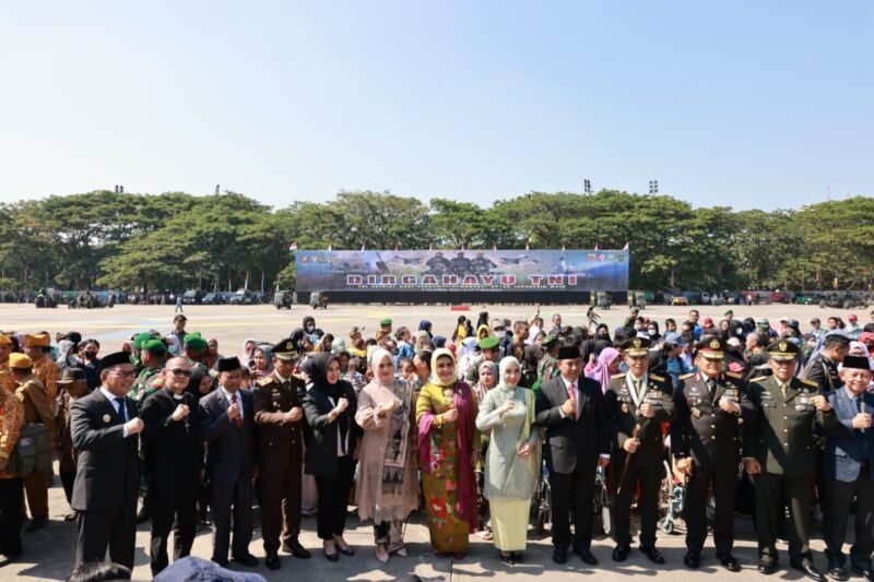 Wali Kota Makassar Moh Ramdhan Pomanto menghadiri Upacara, Parade dan Defile HUT TNI ke-78 tahun di Karebosi, Kamis, (05/10/2023)