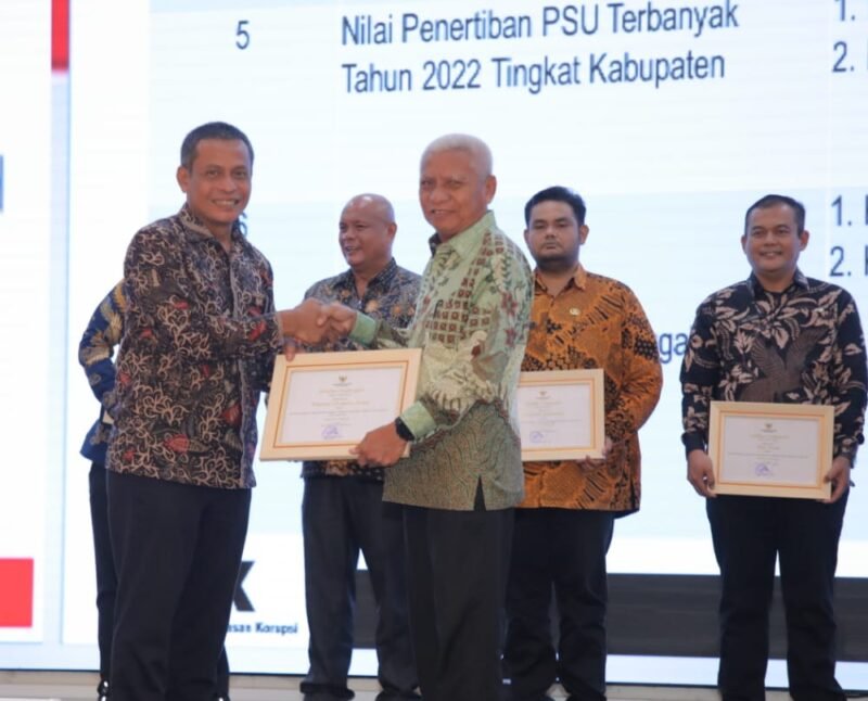 Bupati Asahan H. Surya Bsc  mendapatkan penghargaan dari Komisi Pemberantasan Korupsi Republik Indonesia (KPK RI) yang diserahkan langsung oleh  Direktur Koordinasi dan Supervisi Wilayah I KPK, Edi Suryanto di Sumut, Kamis (26/07/2023) Ruang Raja Inal Siregar Kantor Gubernur Sumatera Utara