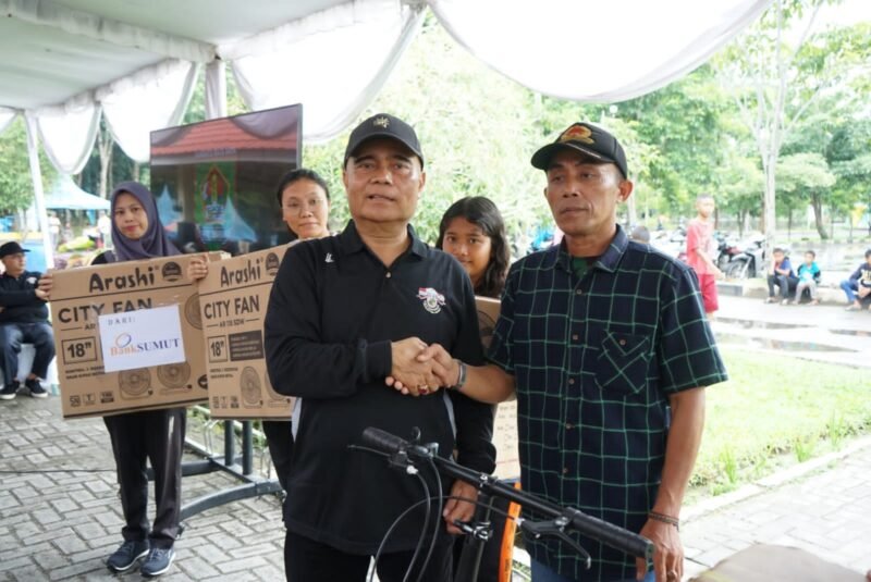 Dalam memeriahkan Hari Ulang Tahun (HUT) Koperasi ke-76, Pemerintah Kabupaten Asahan melalui Dinas Koperasi, Perdagangan dan Perindustrian Kabupaten Asahan menggelar berbagai kegiatan di Hutan Kota Taufan Gama Simatupang (TGS), Minggu (12/11/2023)