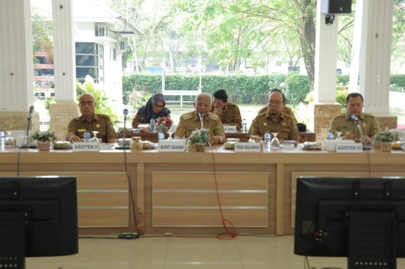 upati Asahan membuka Rapat Koordinasi Pemerintahan (Rakorpem) Bulan September di Pendopo Rumah Dinas Bupati Asahan, Selasa (07/11/2023)