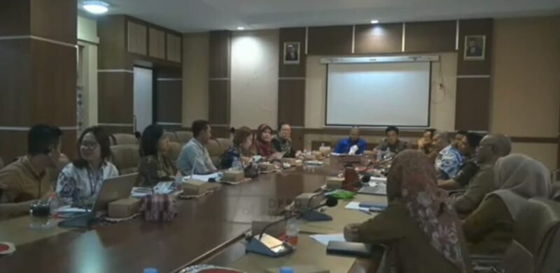 DPRD Wajo saat menerima kunjungan Tim Keahlian DPR RI di ruang rapat pimpinan DPRD Wajo Selasa (14/11/2023)