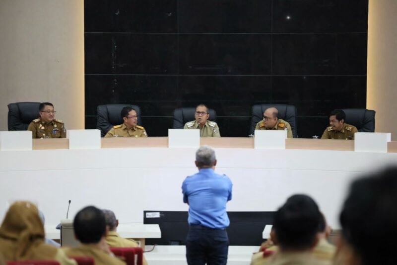 Rapat Pemantapan Persiapan HUT Kota Makassar ke-416, di Ruang Sipakatau Balai Kota Makassar, Senin (30/10/2023)