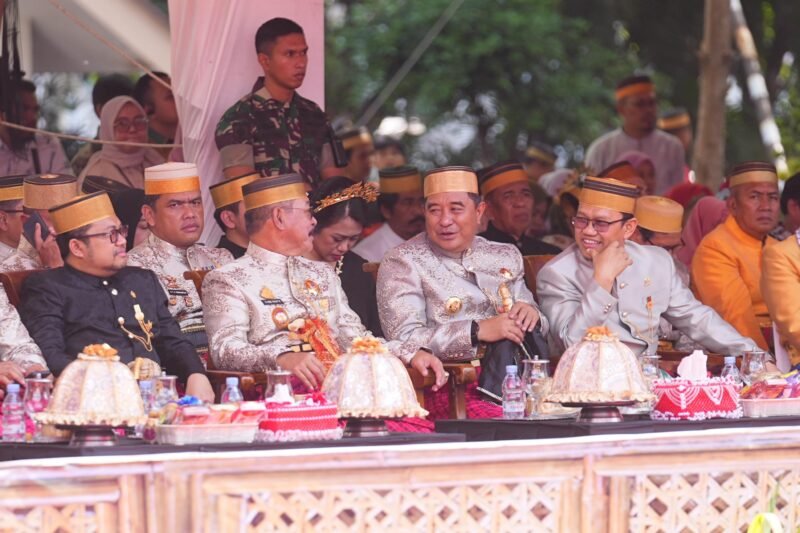 Pj Gubernur Sulawesi Selatan, Bahtiar Baharuddin menghadiri HUT Kabupaten Gowa ke-703 di Halaman Kantor Bupati Gowa, Jumat (17/11/2023)