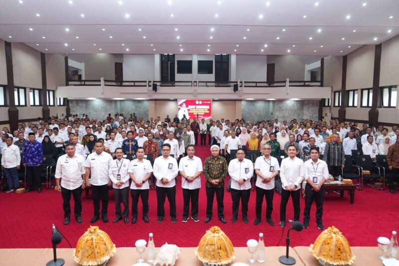 Rapat Koordinasi PDRD bersama Korsupgah KPK RI, Perwakilan Menteri Dalam Negeri, Perwakilan Menteri Keuangan, OPD Lingkup Pemprov Sulsel, Pemprov Sulawesi Tengah, Pemprov Sulawesi Utara, Pemprov Sulawesi Barat, dan seluruh perwakilan pemerintah kabupaten) kota 4 (empat) provinsi di Sulawesi di Ruang Pola Kantor Gubernur, Rabu (15/11/2023