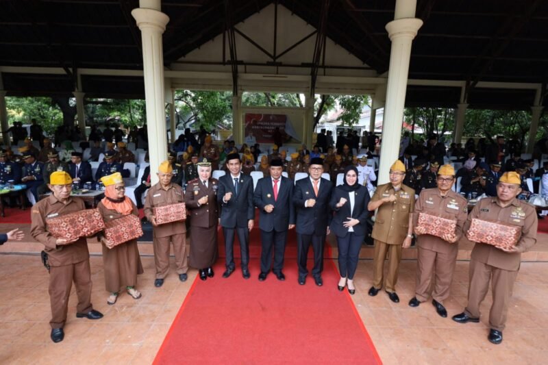 Wali Kota Makassar Moh Ramdhan Pomanto menghadiri upacara Peringatan Hari Korban 40.000 Jiwa yang dipimpin Pj Gubernur Sulsel Bahtiar Baharuddin, di Monumen Korban 40.000 Jiwa Sulsel, Senin (11/12/2023)