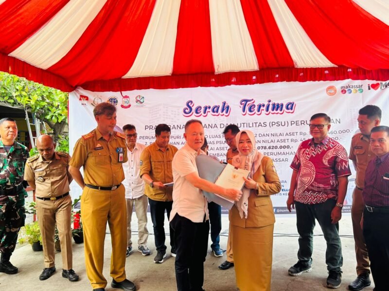 Pemerintah Kota Makassar melalui Dinas Perumahan dan Kawasan Permukiman (Disperkim) Kota Makassar menggelar Penyerahan Prasarana, Sarana dan Utilitas (PSU) Perumahan Puri Asri Tello dan Perumahan Agraria ke Pemkot Makassar di Perumahan Puri Asri Tello, Senin (04/12/2023)