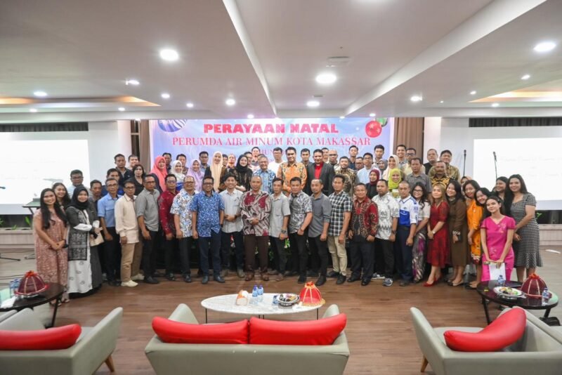 Perayaan Natal rutin dilaksanakan oleh Keluarga Besar Perumda Air Minum Kota Makassar di Hotel Royal Jalan Hasanuddin Makassar, Selasa (19/12/2023)