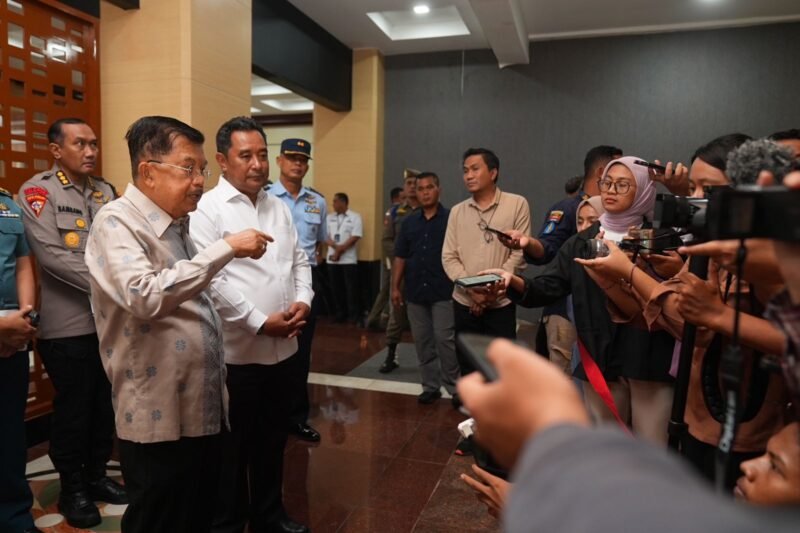 Jusuf Kalla menghadiri Tudang Sipulung Pendidikan Sulsel yang dilaksanakan di Ruang Pola Gubernur, Rabu (20/12/2023)