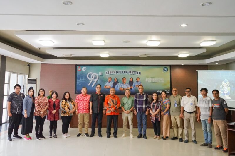 Direktur Utama Beni Iskandar bersama dengan jajaran pejabat struktural terima kunjungan studi tiru PDAM Manado di Aula Perumda Air Minum Kota Makassar, Jalan DR. Ratulangi. No.3, Jumat (15/12/2023)