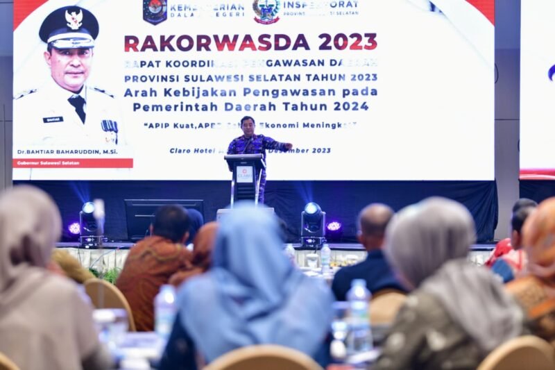 Pj Gubernur Bahtiar Baharuddin Hadiri Rapat Koordinasi Pengawasan Daerah (Rakorwasda) Inspektorat Provinsi Sulsel dan Inspektorat Kabupaten Kota se-Sulsel, yang dilaksanakan di Hotel Claro Makassar, Jumat, 1 Desember 2023
