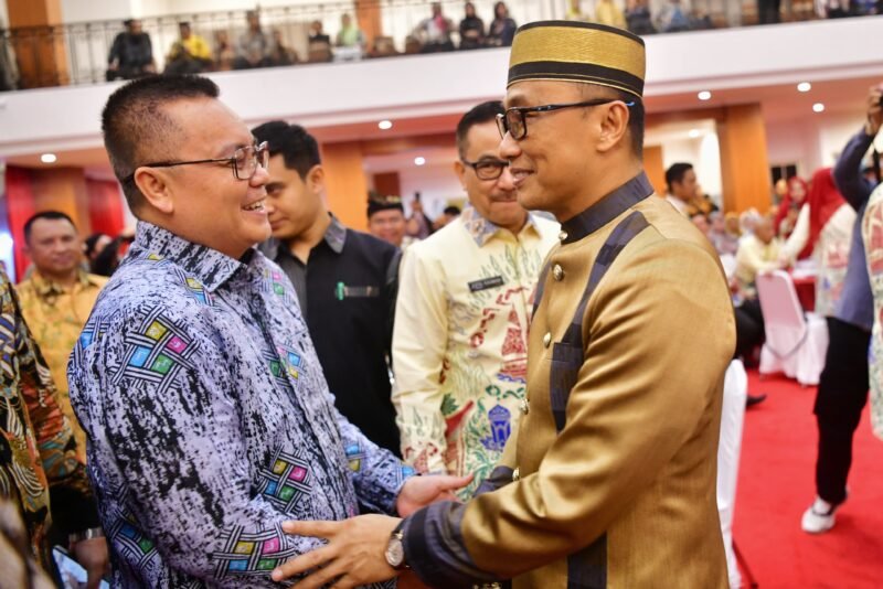 Penjabat Gubernur Sulsel, Zudan Arif Fakrullaoh bersama istri Ninuk Triyanti menggelar Lepas Pamit di Aula Tudang Sipulung Rujab Gubernur Sulsel, Senin (6/1/2025)