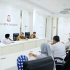 Wali Kota Makassar, Munafri Arifuddin, menerima audiensi Forum Kerukunan Umat Beragama (FKUB) Sulawesi Selatan di Ruang Rapat Wali Kota, Balai Kota Makassar, Selasa (18/3/2025)