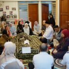 Wali Kota Makassar, Munafri Arifuddin, bersama Wakil Wali Kota, Aliyah Mustika Ilham, melayat ke rumah duka almarhum ayah Kepala Dinas Pariwisata Kota Makassar, Muhammad Roem, yaitu almarhum Muhammad Yattas Rachmat, di Jalan Tidung VI Setapak 5, Rabu (12/3/2025)