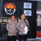 Karo Penmas Divhumas Polri, Brigjen Pol. Truyono Wisnu Andiko saat wawancara doorstop, Selasa (18/3/2025)