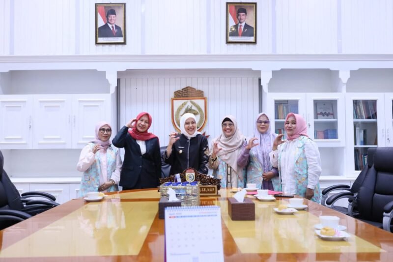 Wakil Wali Kota Makassar, Aliyah Mustika Ilham, menerima audiensi Dewan Pengurus Cabang Komunitas Ibu Cerdas Indonesia (KICI) Kota Makassar di Ruang Rapat Wakil Wali Kota, Balai Kota Makassar, Jumat (25/4/2025)