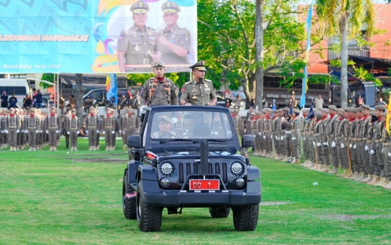 Apel Gelar Pasukan Kesiapsiagaan Nasional Satpol PP dan Satlinmas Tingkat Provinsi Sulawesi Selatan sebagai rangkaian peringatan HUT ke-75 Satpol PP dan ke-63 Satlinmas, berlangsung semangat persatuan di Lapangan Merdeka Sengkang, Kabupaten Wajo, Senin (14/4/2025)