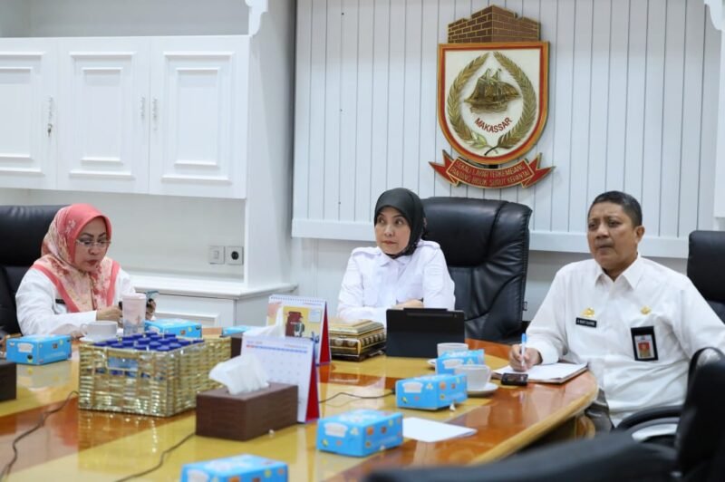 Wakil Wali Kota Makassar Aliyah Mustika Ilham  mengikuti Rapat Koordinasi bersama Pemprov Sulsel secara virtual di Ruang Rapat Wakil Wali Kota, Kantor Balai Kota Makassar, Rabu (16/4/2025).