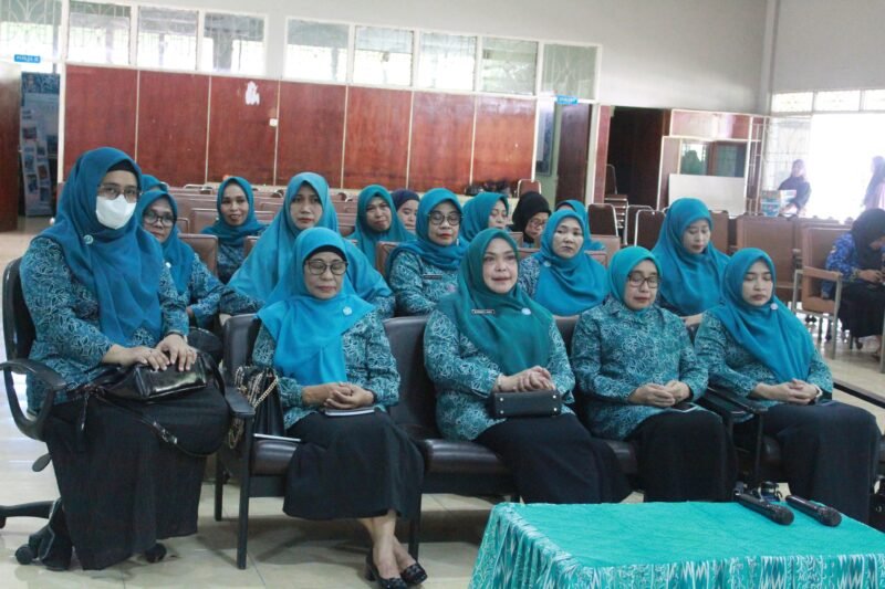 TP PKK Kabupaten mengikuti rapat koordinasi secara daring dengan pengurus PKK Provinsi Sulawesi Selatan di Sekretariat PKK Kabupaten Wajo, Jalan Jenderal Ahmad Yani No. 38 Sengkang, Jumat (25/04/2025)