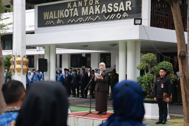 Wakil Wali Kota Makassar, Aliyah Mustika Ilham, bertindak sebagai inspektur upacara dalam peringatan Hari Kebangkitan Nasional (Harkitnas) ke-117 yang digelar di halaman Kantor Wali Kota Makassar, Selasa (20/5/2025)