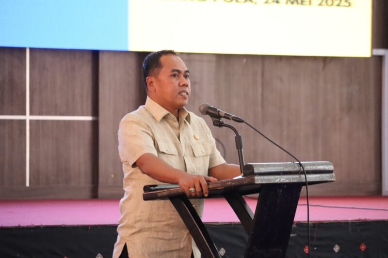 Bupati Wajo, H.Andi Rosman membuka secara resmi Bimtek Pengadaan Barang dan Jasa Tahun 2025 di Ruang Pola Kantor Bupati Wajo
