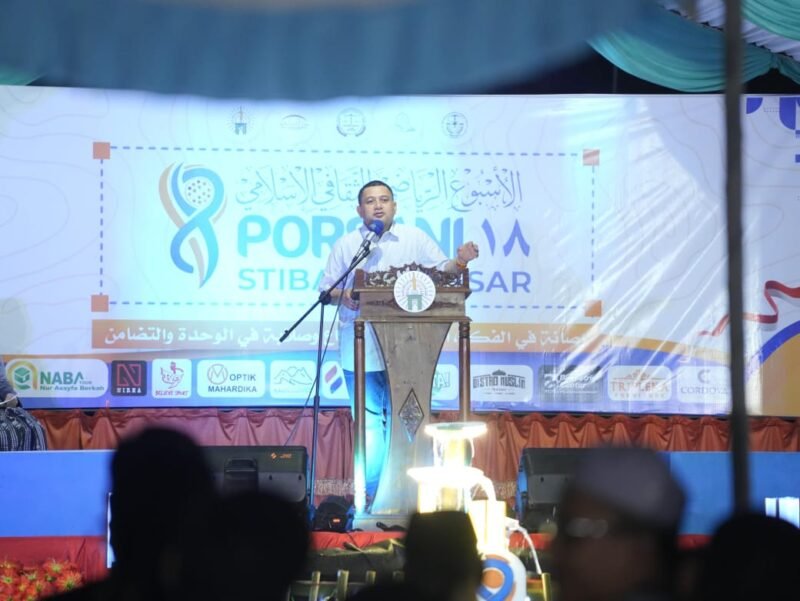 Wali Kota Makassar, Munafri Arifuddin membuka kegiatan pekan olahraga dan wawasan keislaman (Porsani), di Lapangan Kampus STIBA Makassar, Sabtu (10/5/2025) waktu petang