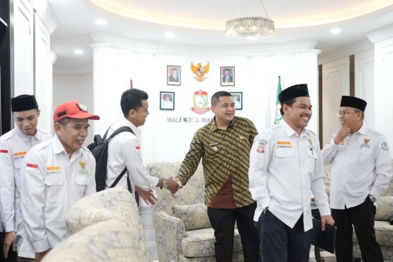 Ketua Baznas Kota Makassar H.M. Ashar Tamanggong bertemu dengan Wali Kota Makassar, Munafri Arifuddin bahas Perda zakat di Kantor Balai Kota Makassar, Rabu (14/5/2025)