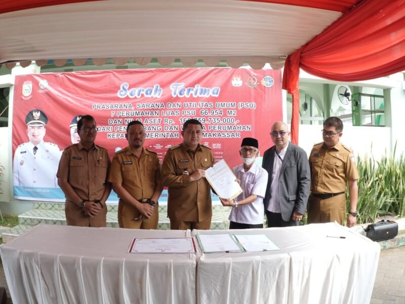 Pemerintah Kota Makassar menggelar serah terima PSU 7 Perumahan di Perumahan Kompleks CV Dewi Panakkukang, Senin (19/5/2025)