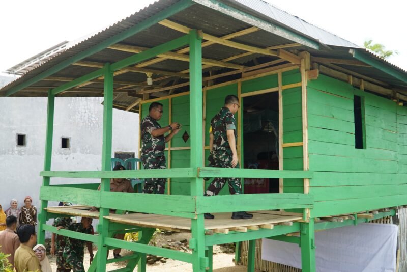 Tim Wasev (TMMD ke-124 Tahun Anggaran 2025 melaksanakan pengecekan langsung terhadap hasil pengerjaan program Rehabilitasi RTLH)di wilayah Kabupaten Wajo, Sulawesi Selatan, pada Selasa, 27 Mei 2025