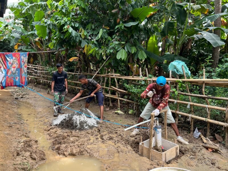 Program TNI Manunggal Membangun Desa (TMMD) ke-124 yang dilaksanakan oleh Komando Distrik Militer (Kodim) 1406/Wajo memasuki hari ke-14 pada Senin (19/5). Dalam kurun waktu dua minggu, satu capaian penting berhasil diraih, penyelesaian pengeboran sumur air bersih di lima titik sasaran utama yang tersebar di Desa Temmabarang, Kecamatan Penrang, Kabupaten Wajo