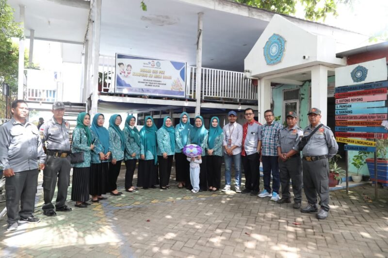 Ketua Tim Penggerak (TP) Pemberdayaan dan Kesejahteraan Keluarga (PKK) Kota Makassar, Melinda Aksa, turun langsung meninjau Posyandu Era Baru Nusa Indah 4, Kelurahan Panampu, Kecamatan Tallo, Sabtu (17/5/2025)