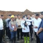 Wali Kota Makassar, Munafri Arifuddin mendampingi Menteri Lingkungan Hidup dan Kehutanan, Hanif Faisol Nurofiq mengunjungi Tempat Pembuangan Akhir (TPA) Makassar, Jumat (30/5/2025)