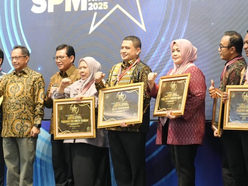 Pemerintah Kota Makassar meraih penghargaan SPM Awards Tahun 2025 yang diterima oleh Wali Kota Makassar, Munafri Arifuddin dari Kemendagri di Gedung Serbaguna Ditjen Bina Bangda, Jakarta Selatan, Jumat (23/5/2025)