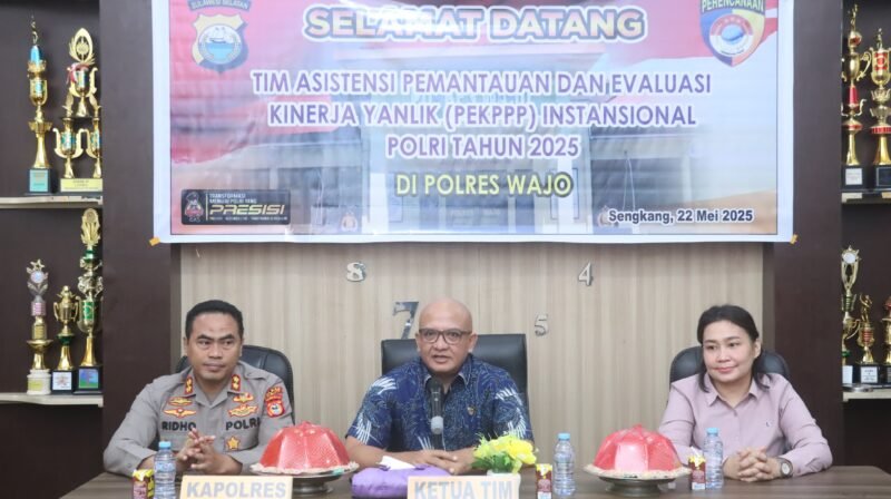 Tim Astamarena Polri yang dipimpin oleh Ketua Tim Kombes Pol Moh. Basori, S.IK., MM., MH dan anggota Tim AKBP Cheery S.M. Simamora, SE., S.IK., M.IK didampingi Biro Rena Polda Sulsel Kompol Hartati, SH dan Bripda Ari melakukan pemantauan dan evaluasi kinerja Penyelenggaraan Pelayanan Publik di Mapolres Wajo. Kamis (22/5/2025)