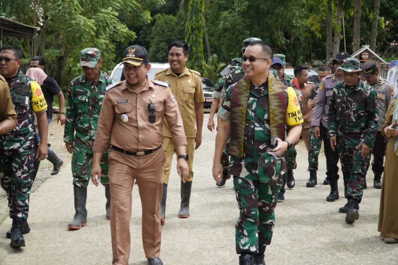 Tim Pengawasan dan Evaluasi (Wasev) TMMD meninjau langsung pelaksanaan kegiatan di Desa Temmabarang, Kecamatan Penrang, Kabupaten Wajo, Sulawesi Selatan, Selasa (27/05/2025)