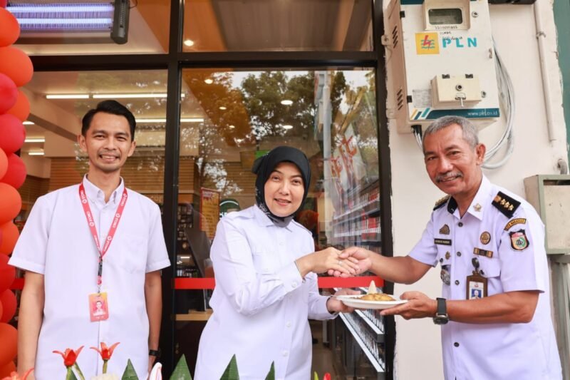 Wakil Wali Kota Makassar, Aliyah Mustika Ilham, menghadiri sekaligus meresmikan acara syukuran pembukaan gerai terbaru Circle K yang berlokasi di Jalan Ahmad Yani, Makassar, Rabu (7/5/2025)