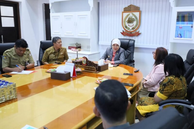 Wakil Wali Kota Makassar, Aliyah Mustika Ilham, menerima kunjungan silaturahmi sekaligus audience dari LKP Pelatihan Guru Teachers Grow di ruang rapat Wakil Wali Kota, Selasa (27/05/2025)