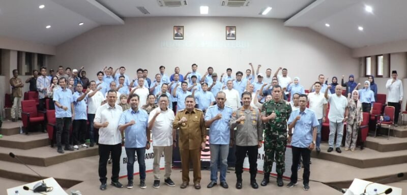 Pelantikan pengurus DPC Gabungan Perusahaan Konstruksi Nasional Indonesia (GAPEKSINDO) Kota Makassar, periode 2025-2030, di kantor Balai Kota, Senin (19/5/2025)