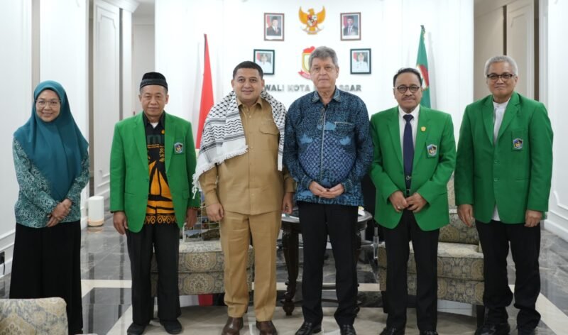 Wali Kota Makassar, Munafri Arifuddin, bersama Ketua TP PKK Makassar, Melinda Aksa menerima kunjungan kehormatan Duta Besar Palestina untuk Indonesia, H.E. Dr. Zuhair, S.M Al-Shun, di Kantor Balai Kota Makassar, Jalan Ahmad Yani, Senin (23/6/2025)