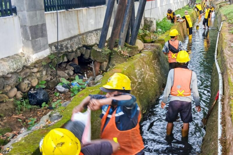 Dinas Pekerjaan Umum (PU) Kota Makassar kembali menggelar kegiatan SIKOPANG (Kolaborasi Stakeholder dalam Penanganan Genangan) pada Minggu (22/6/2025)
