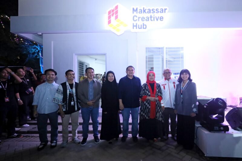 Wali Kota Makassar, Munafri Arifuddin dan Wakil Wali Kota Aliyah Mustika Ilham meluncurkan program unggulan Makassar Creative Hub dihadiri berbagai elemen penting, mulai dari OPD teknis hingga pelaku industri kreatif, berlangsung di Anjungan Pantai Losari, Sabtu (21/6/2025) malam
