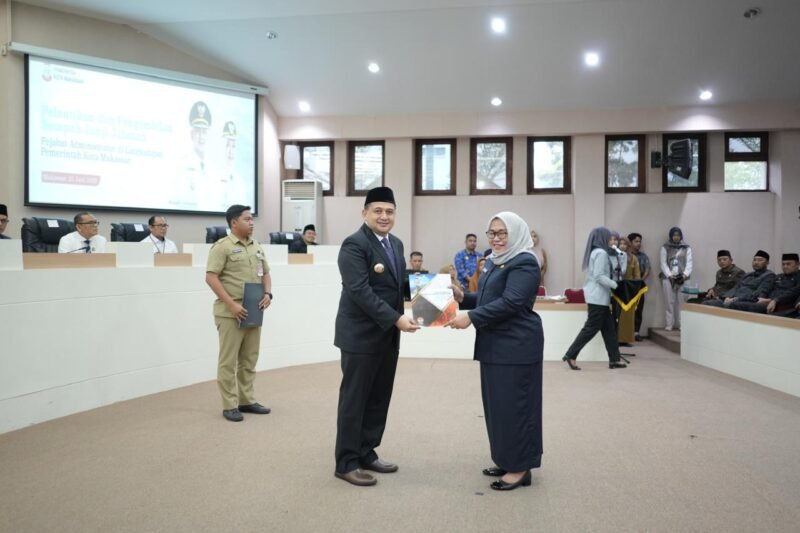 Wali Kota Makassar, Munafri Arifuddin Pemerintah Kota Makassar kembali melakukan melakukan pelantikan dan pengambilan sumpah jabatan pejabat administrator, Senin (23/6/2025).